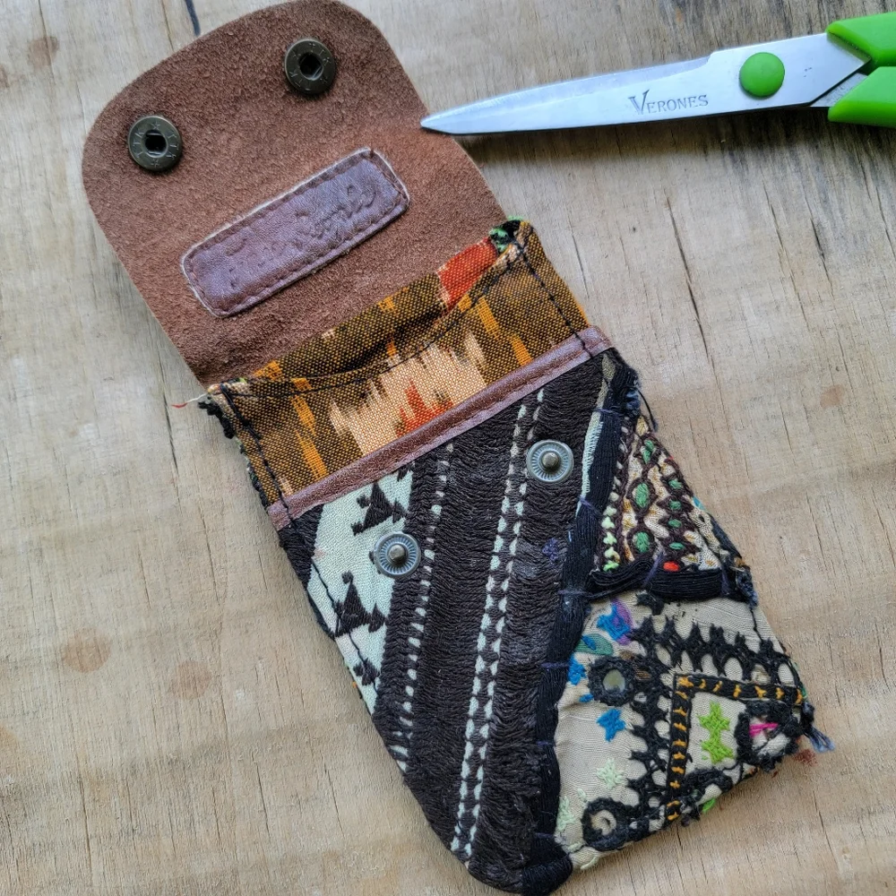 🎱🔮 Free People Boho Embroidered Repurposed vtg banjara hippie Wallet card case - Picture 5 of 16
